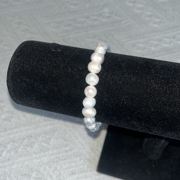 Natural Freshwater Pearl Stretch Bracelet - Picture 8 of 9